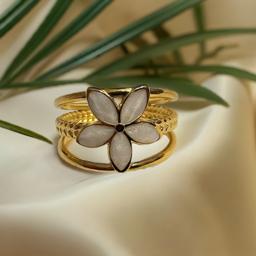 Anillo "Abrazo de flores"