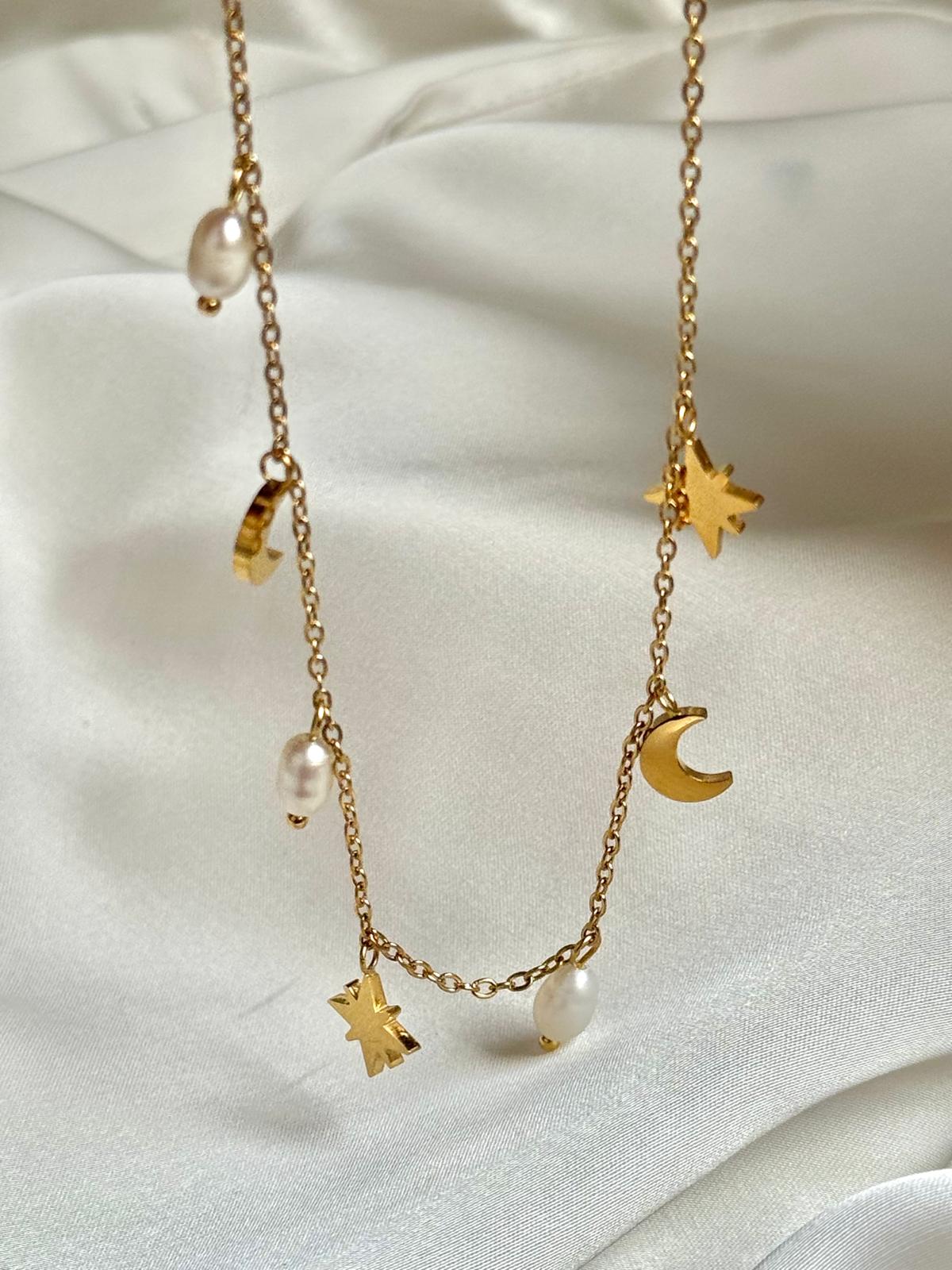 Collar Élara – Encanto Lunar con Toques de Luz