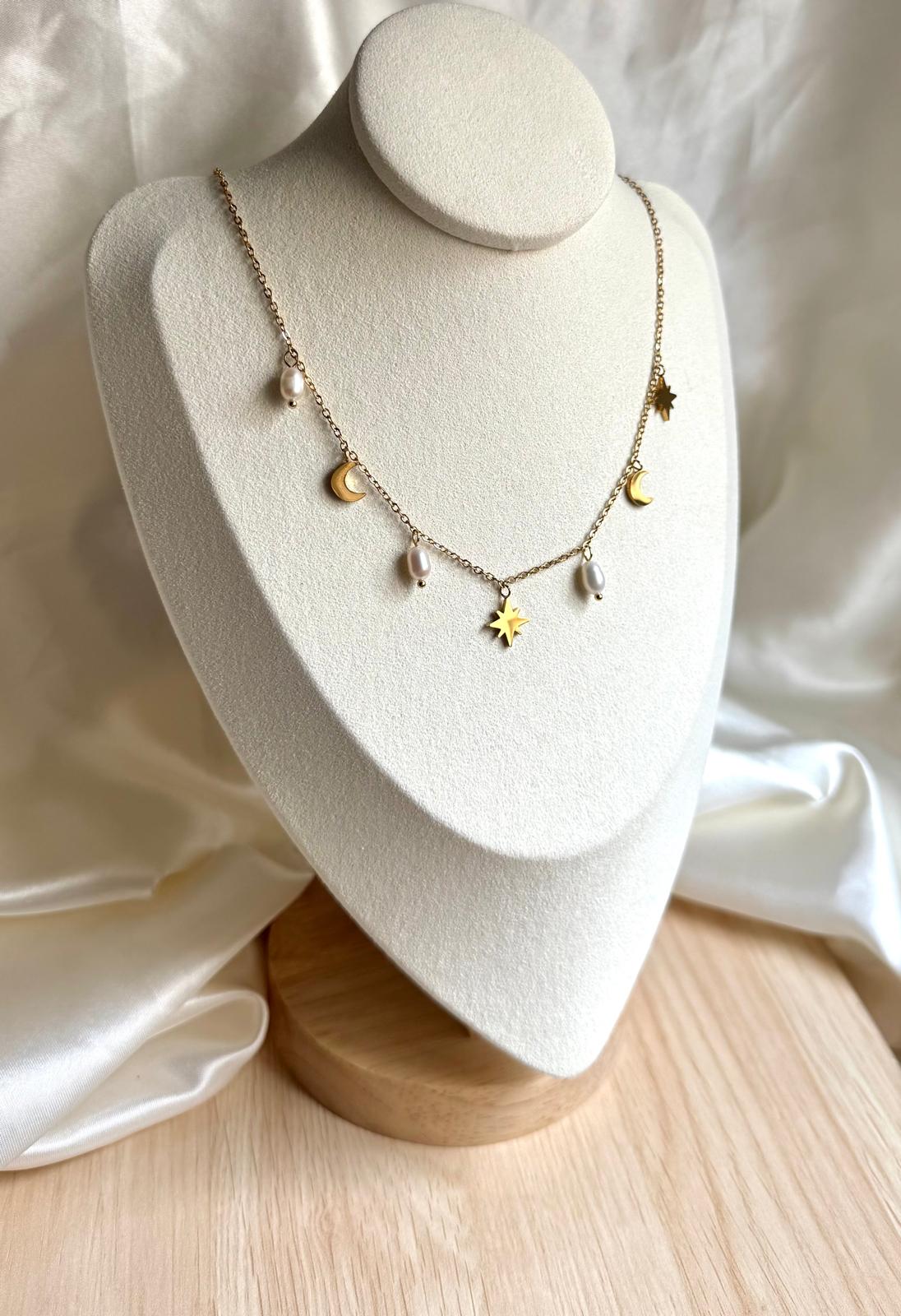 Collar Élara – Encanto Lunar con Toques de Luz
